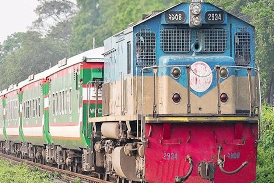 তিন ঘণ্টা পর চট্টগ্রামের সঙ্গে রেল যোগাযোগ সচল