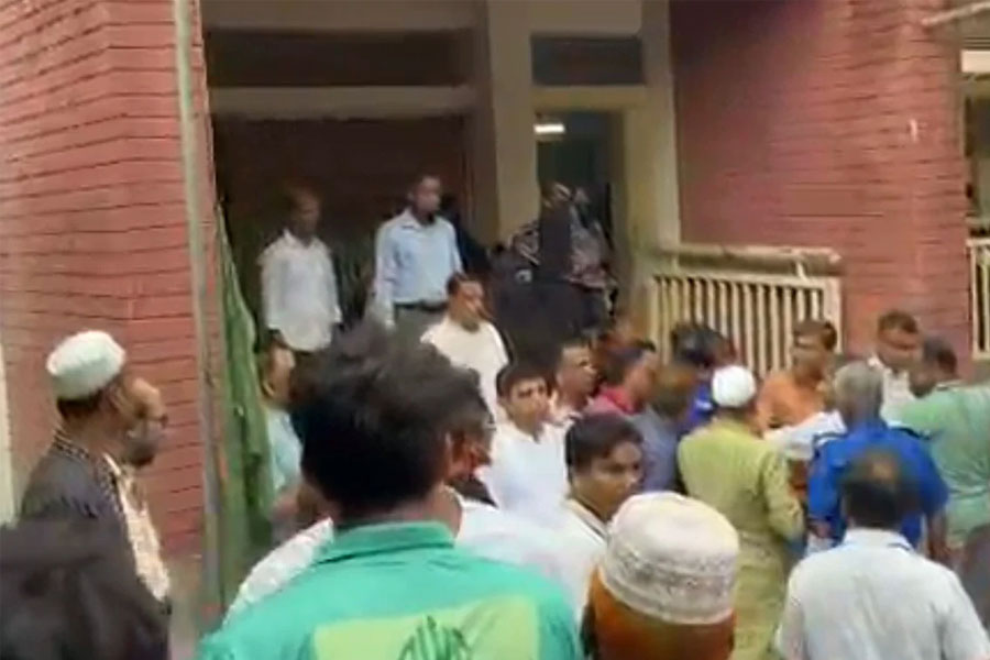 জাতীয় সংগীত চলাকালে চেয়ারম্যানের ওপর হামলা