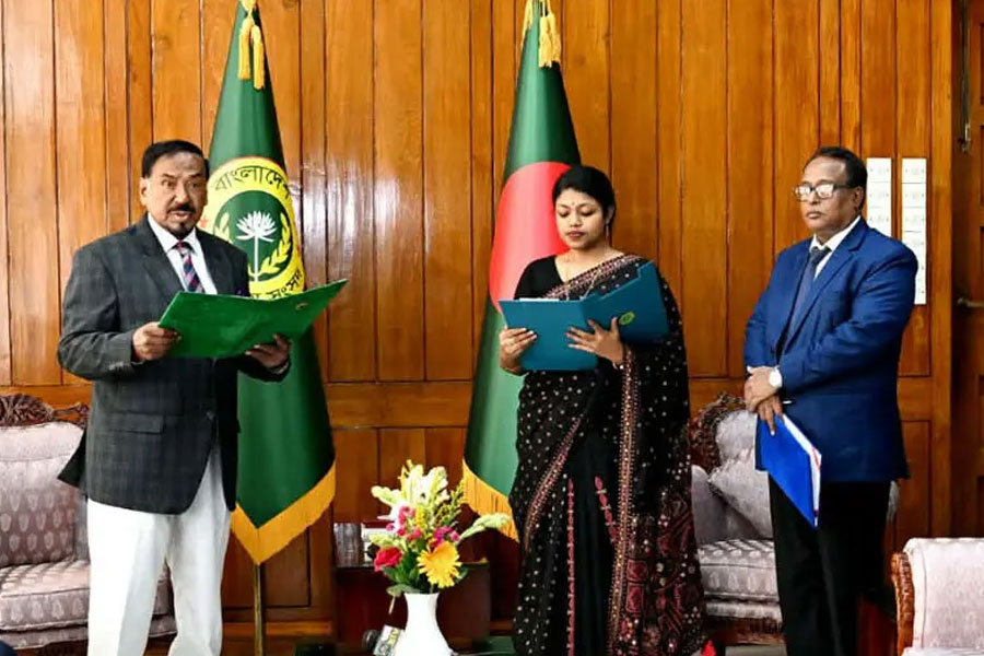 শপথ নিলেন এনসিপির নুসরাত তাবাসসুম