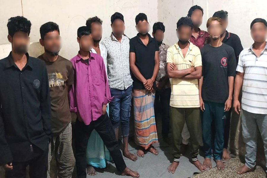 মুগদায় বিভিন্ন অপরাধে গ্রেপ্তার ১৫