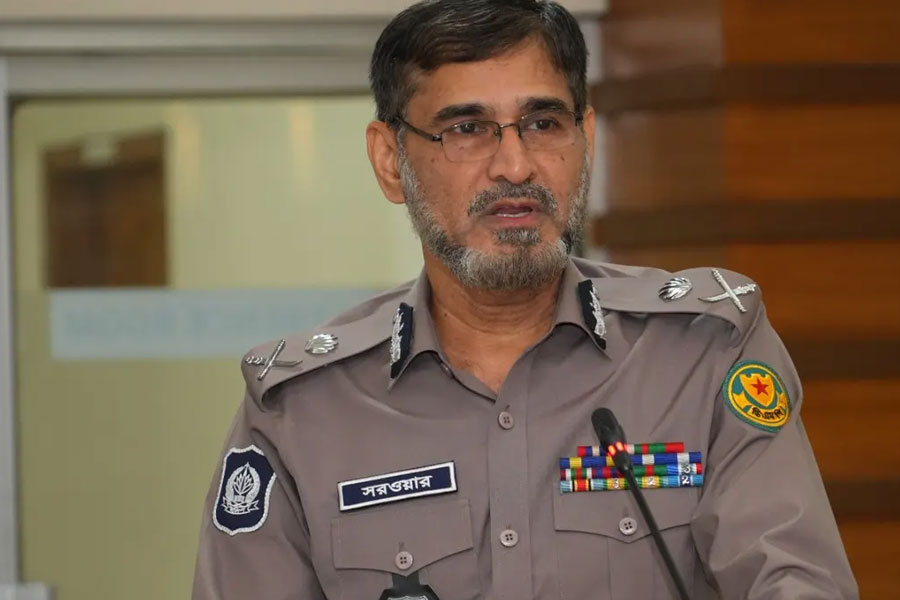 রাজনৈতিক পরিচয় যাই হোক চাঁদাবাজ-অপরাধীকে ছাড় নয় : ডিএমপি কমিশনার