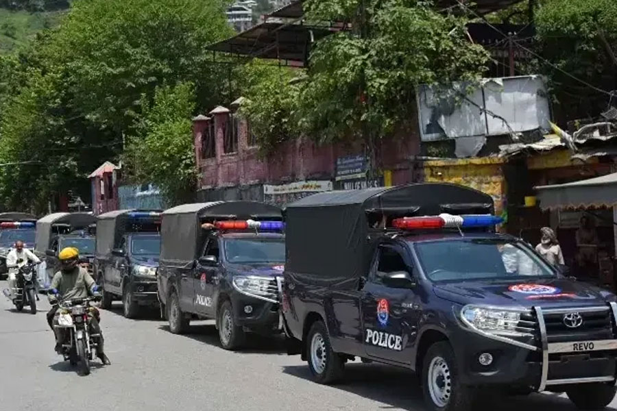 কাশ্মীরে পুলিশ ও বিক্ষোভকারীদের মধ্যে সংঘর্ষে নিহত ৭