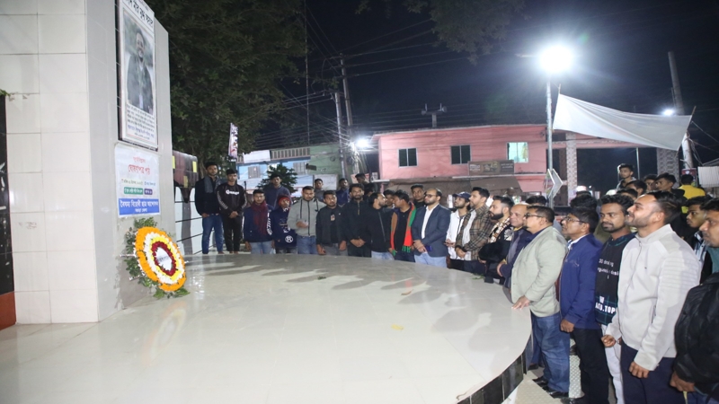 মীর মুগ্ধ স্কয়ারে‘চেতনায় বাংলাদেশ' এর পুষ্পস্তবক অর্পণ
