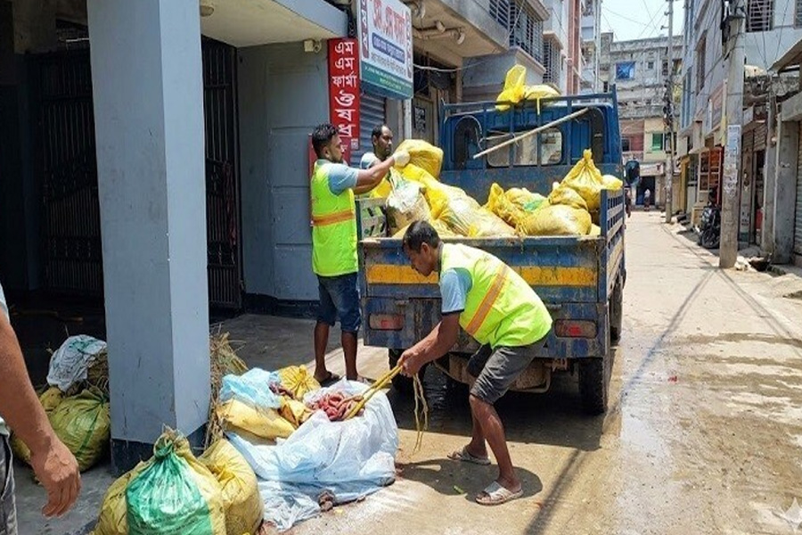 রাত ১০টা পর্যন্ত ৭৩৪১ টন বর্জ্য অপসারণ করেছে ডিএনসিসি