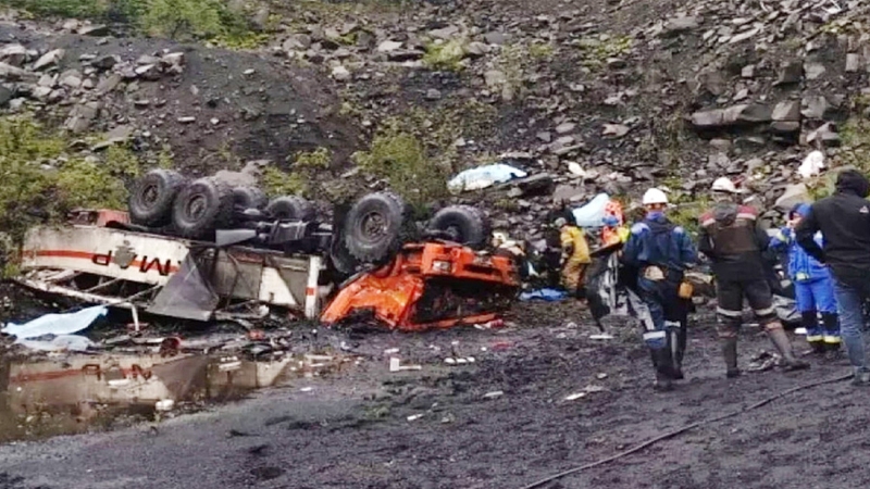 রাশিয়ায় শ্রমিকদের বহনকারী বাস খাদে পড়ে নিহত ১৩