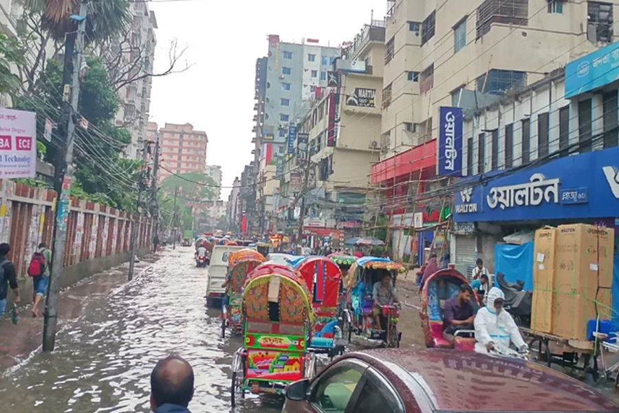 `জলাবদ্ধতা যেন ঢাকার মানুষের স্থায়ী অভিশাপ'