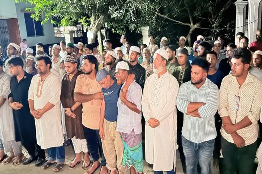 রামিসা দাদা-দাদির কবরের পাশে চিরনিদ্রায় শায়িত