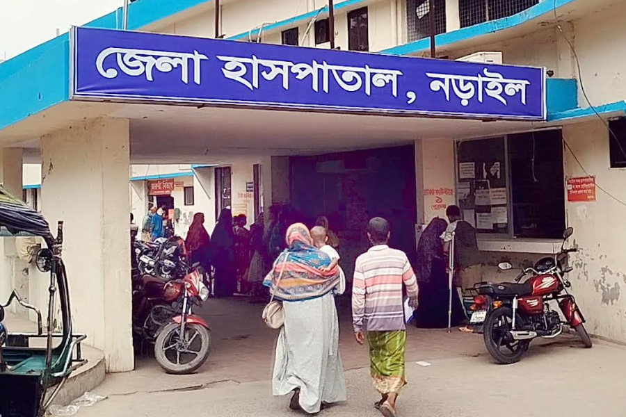 নড়াইলে সড়ক দুর্ঘটনায় ১ জন নিহত, আহত ৪