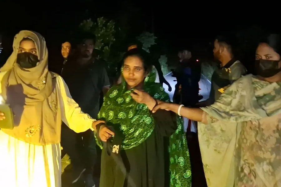 স্বামীর খণ্ডিত মরদেহ ফ্রিজে লুকাতে গিয়ে স্ত্রী আটক