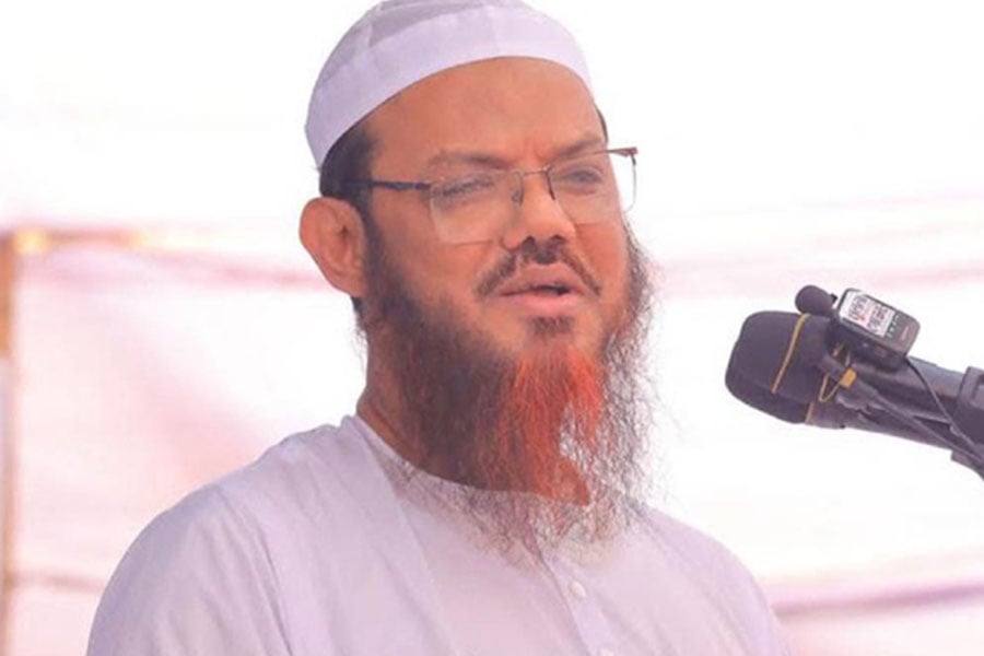 মুফতি ফয়জুল করীমের বিরুদ্ধে মামলা, বাদীর পরিচয় নিয়ে বিতর্ক