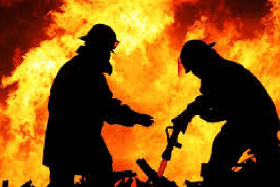 চট্টগ্রামে ফোম কারখানায় আগুন