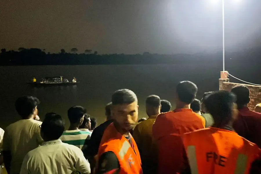খানজাহান আলীর দিঘিতে শিশুকে টেনে নিয়েছে কুমির