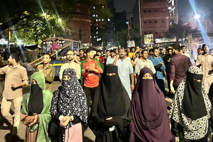 ডাকসু নেতাদের ওপর হামলার প্রতিবাদে জকসুর বিক্ষোভ