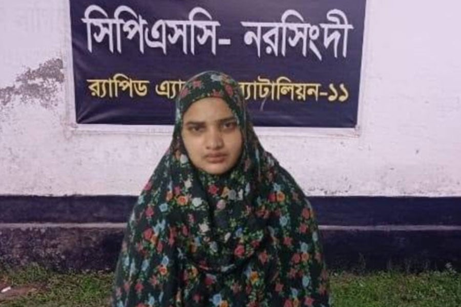 নরসিংদীতে শিশুর পা মুচড়ে নির্যাতনের ঘটনায় ভাইরাল হওয়া অভিযুক্ত চাচি ফারজানা আক্তার লতা বেগম। ছবি: সংগৃহীত