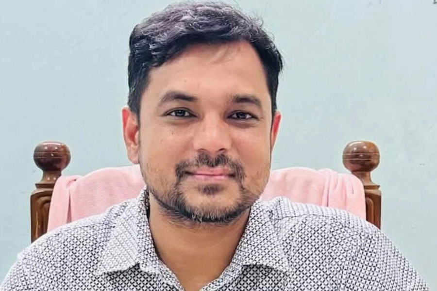 সাভারের সাব-রেজিস্ট্রার জাকির ‘স্ট্যান্ড রিলিজ’