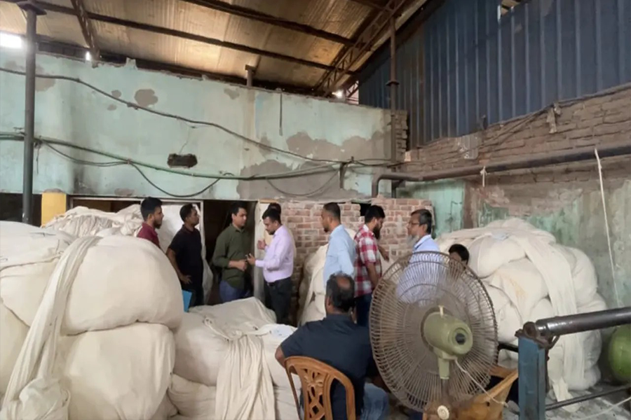 এক কারখানাতেই ঘণ্টায় ১২ হাজার ঘনফুট গ্যাস চুরি