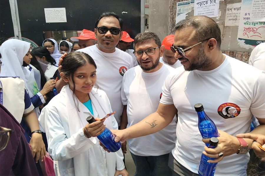 এসএসসি পরীক্ষার্থীদের পাশে জিয়া শিশু কিশোর মেলা