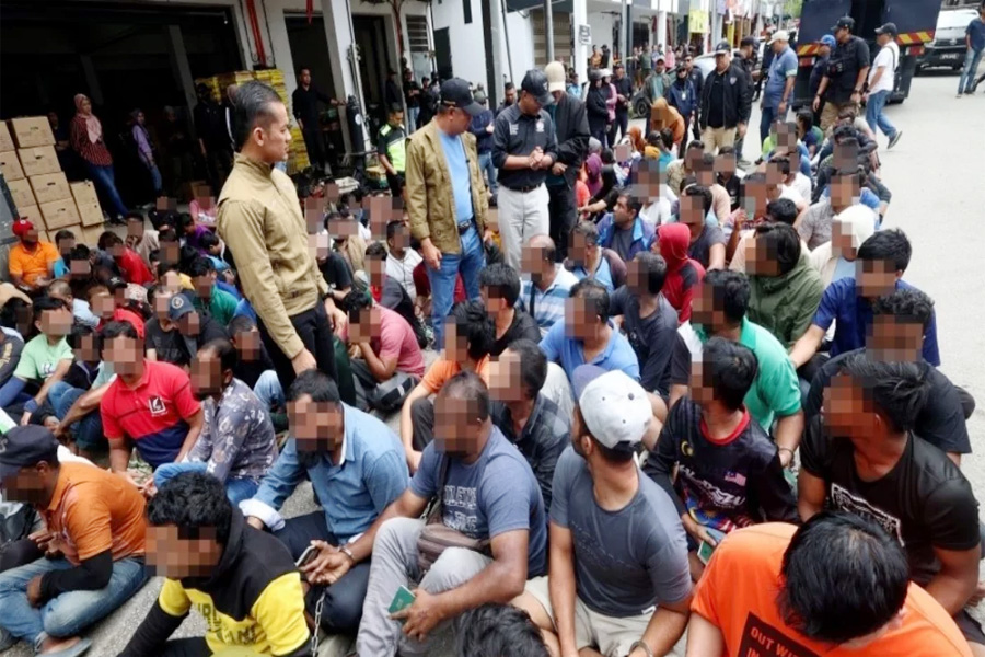 মালয়েশিয়ায় অভিযানে ১৭৪ বাংলাদেশি আটক