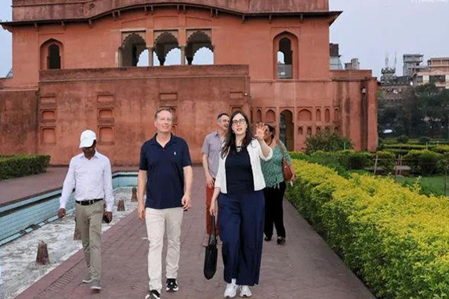 লালবাগ কেল্লা পরিদর্শনে যুক্তরাষ্ট্রের বিশেষ দূত