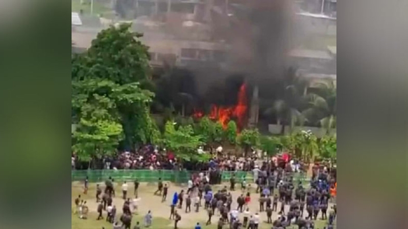 উত্তরায় প্রশিক্ষণ বিমান বিধ্বস্ত