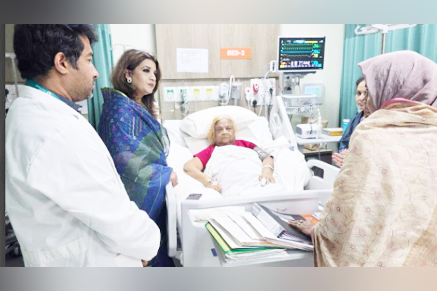 সেলিমা রহমানকে দেখতে হাসপাতালে শামা ওবায়েদ