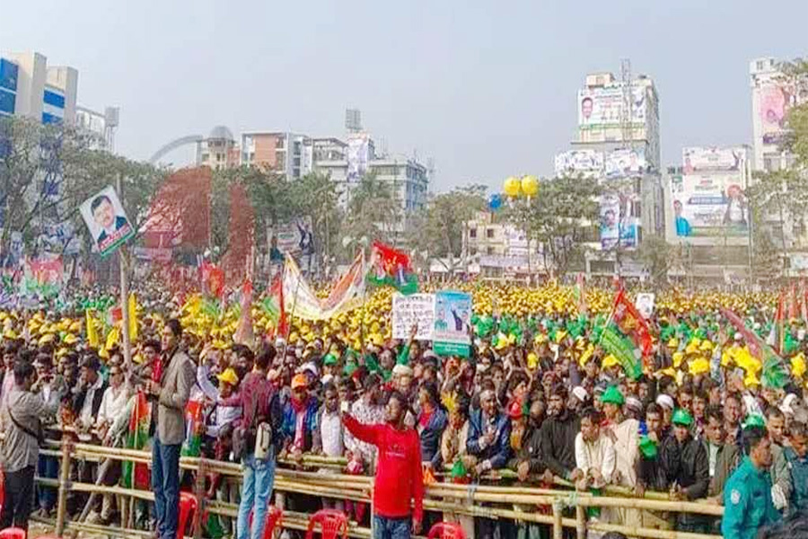 জনসমুদ্রে রূপ নিল সিলেট আলিয়া মাদরাসা মাঠ