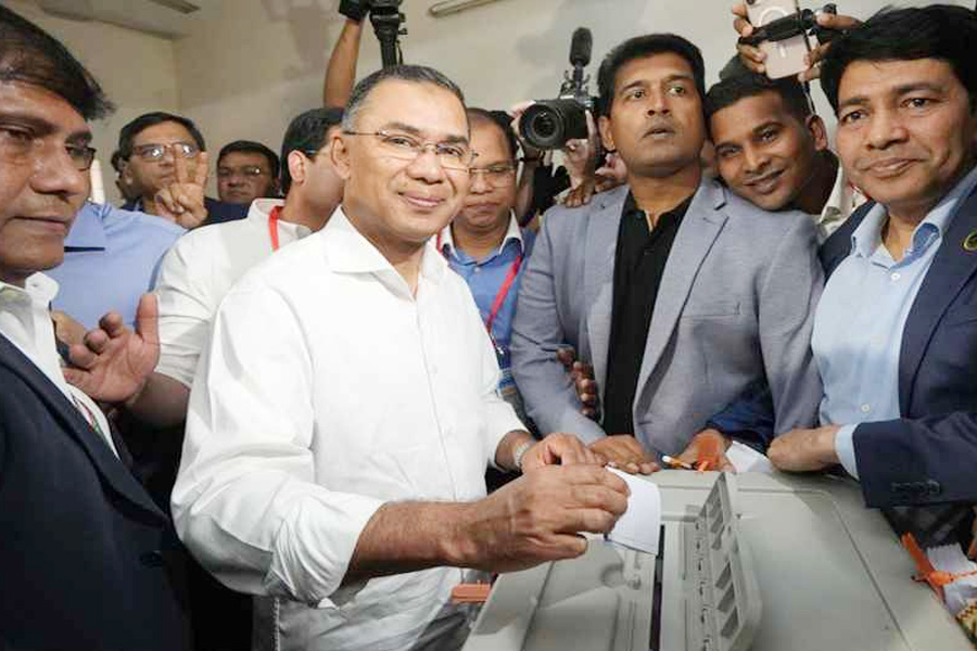 যে কেন্দ্রে ভোট দিলেন তারেক রহমান