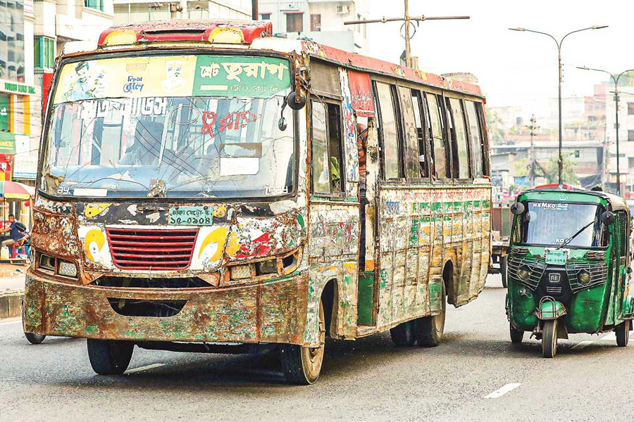 ফিটনেস বিহীন বাসে চলছে যাত্রীসেবা, জনদূর্ভোগ চরমে