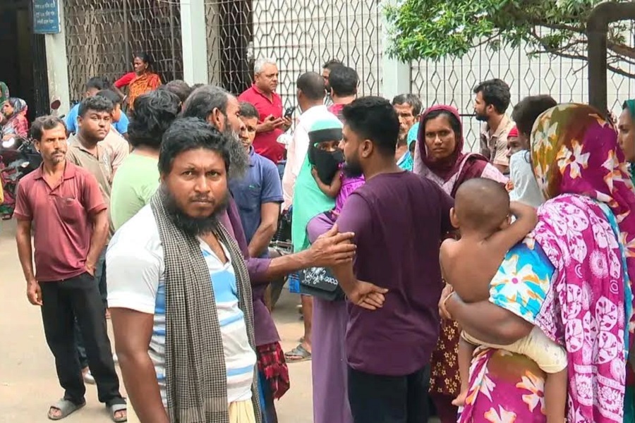 স্ত্রীকে কুপিয়ে হত্যার পর স্বামীর আত্মহত্যার চেষ্টা