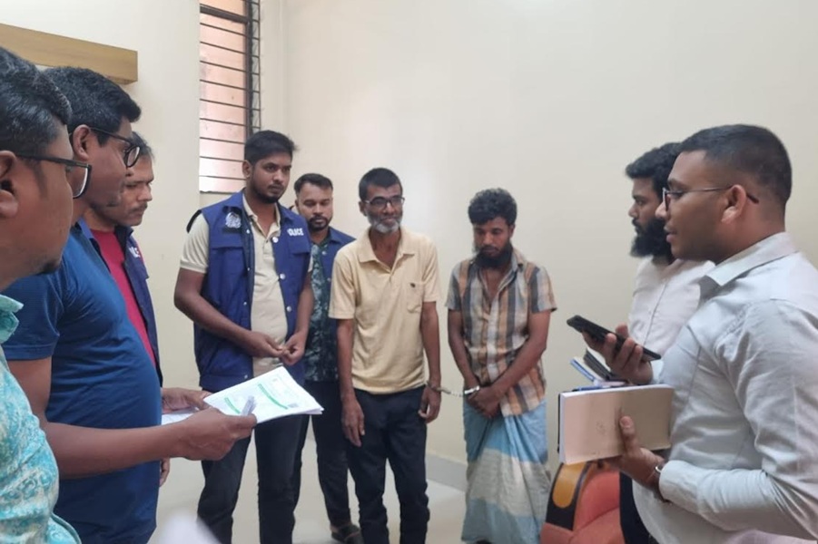 ট্রেনের টিকিট কালোবাজারি, আটক ২