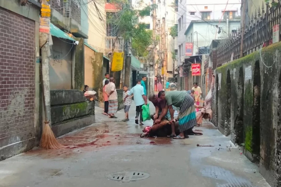 ঈদের দ্বিতীয় দিনেও চলছে পশু কোরবানি