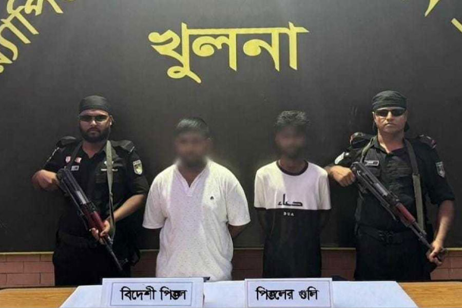 খুলনায় বিদেশি পিস্তলসহ ২ সন্ত্রাসী গ্রেপ্তার