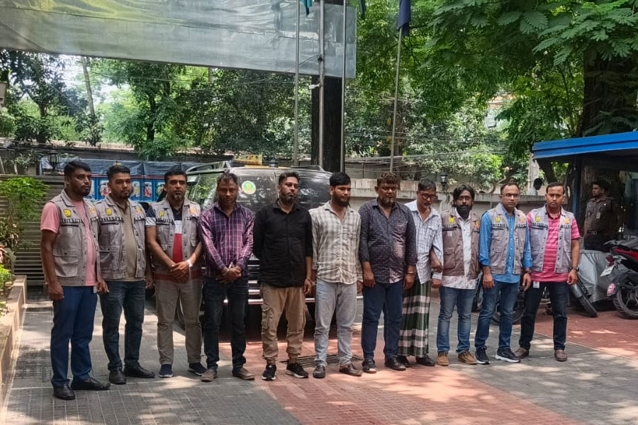 ঈদকে সামনে রেখে ডাকাতির পরিকল্পনা ছিল চক্রটির : ডিবি
