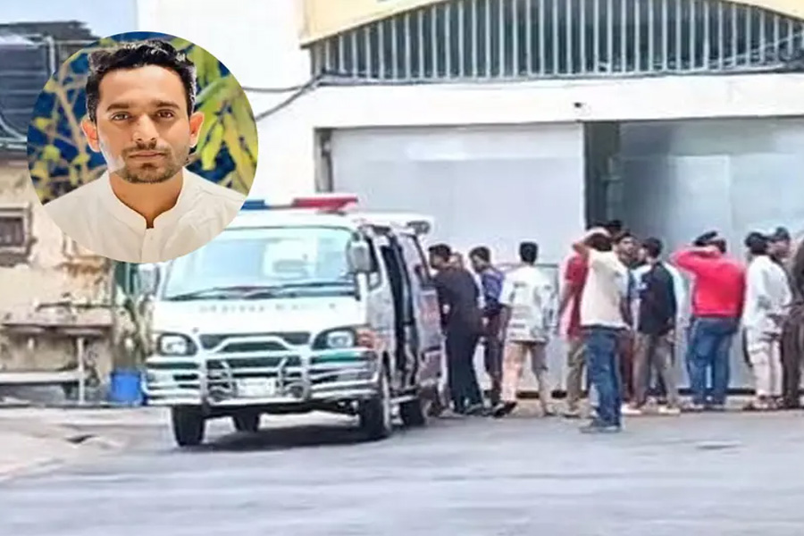 জেলগেটেই বাবার মরদেহ দেখলেন ছাত্রলীগ নেতা