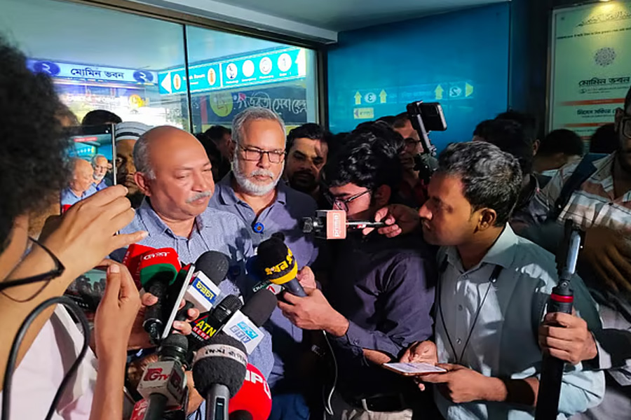 কক্ষে শ্বাসরুদ্ধকরের মতো পরিস্থিতি পাওয়া গেছে : স্বাস্থ্যের ডিজি