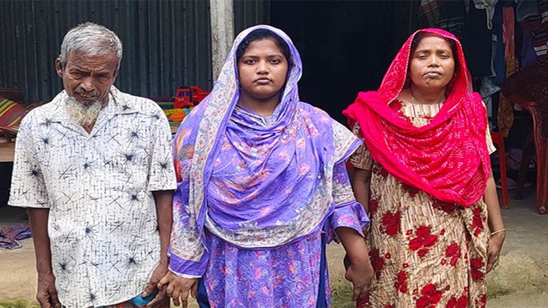 রাজশাহী পুঠিয়ায় এক পায়ে স্বপ্নের পথে হাঁটছেন সোনিয়া