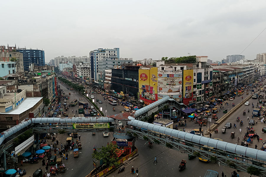 রাজধানীর মিরপুর এলাকায় যান চলাচলে বিধিনিষেধ