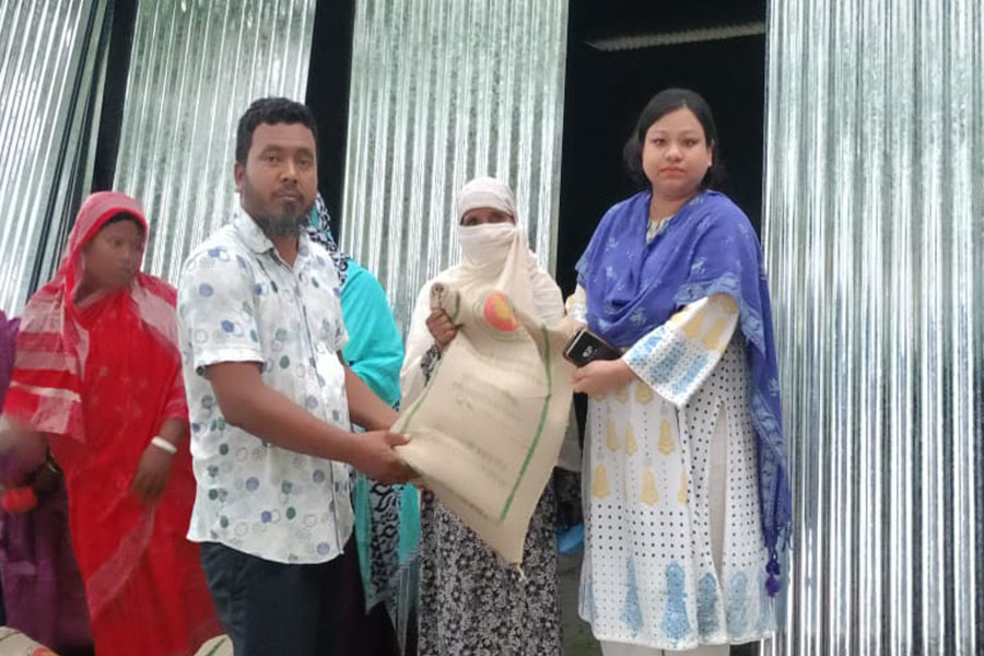 দুর্যোগে ক্ষতিগ্রস্তদের পাশে সৈয়দপুর উপজেলা প্রশাসন
