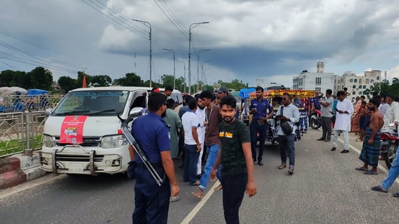 ঠাকুরগাঁওয়ে এনসিপির গাড়িবহরে হামলা