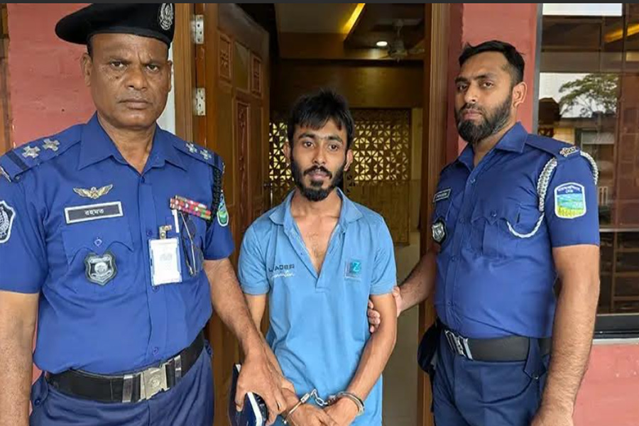 গোপনে ছবি তোলার অভিযোগে যুবক আটক