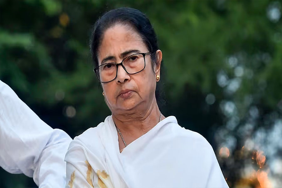 গণনাকেন্দ্রে হামলার অভিযোগ মমতার, ডিইও বলছে ‘ভিত্তিহীন’