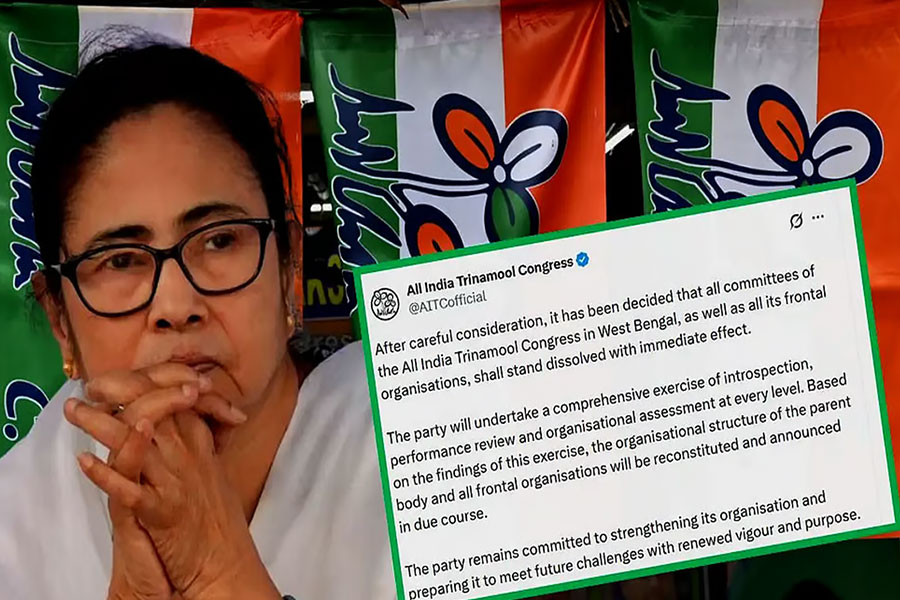 তৃণমূল কংগ্রেসের সব কমিটি ভেঙে দিলেন মমতা