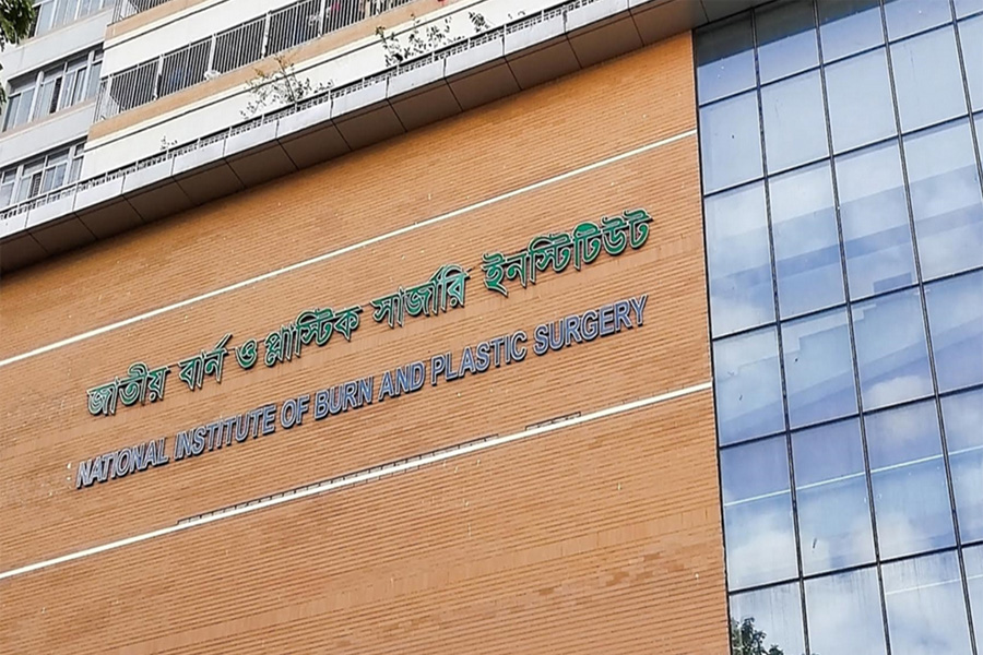 ফতুল্লায় সিগারেট জ্বালাতে গিয়ে একই পরিবারের দগ্ধ ৫