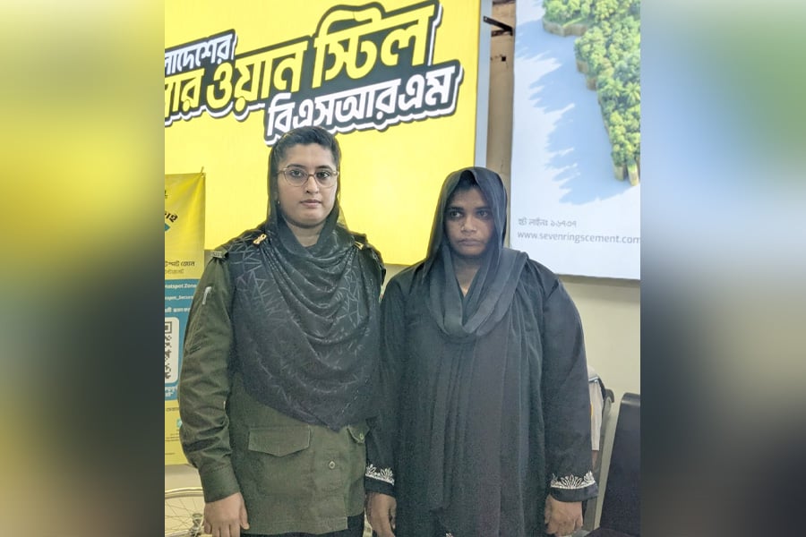 কক্সবাজারে নারী যাত্রীর কাছ থেকে বিপুল পরিমাণ ইয়াবা উদ্ধার