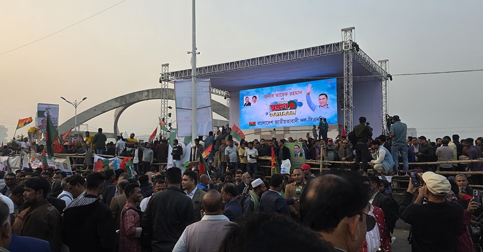 ভোরের আলো ফোটার আগেই পরিপূর্ণ পূর্বাচল