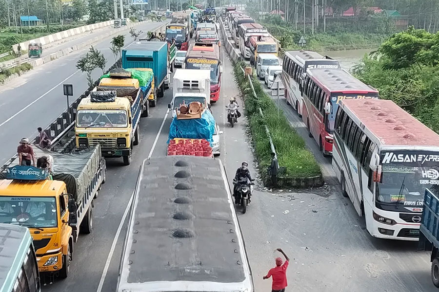 ঢাকা-টাঙ্গাইল মহাসড়কে ১৮ কিলোমিটার যানজট
