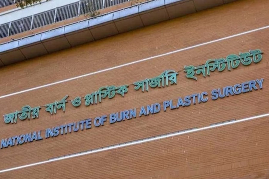 রাজধানীর ইস্টার্ন প্লাস শপিং কমপ্লেক্সে শর্ট সার্কিটে দগ্ধ ৪