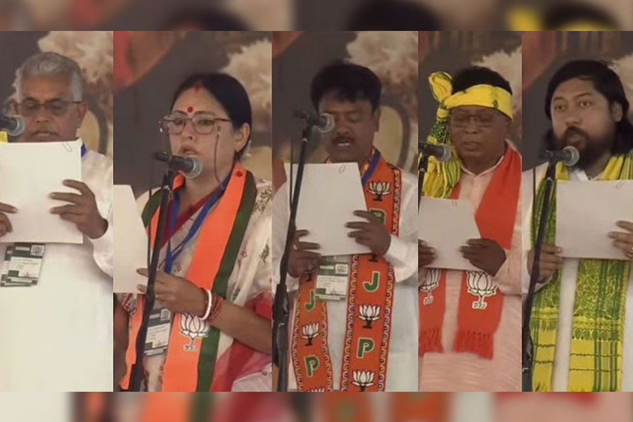 শপথ নিলেন শুভেন্দুর ৫ মন্ত্রী