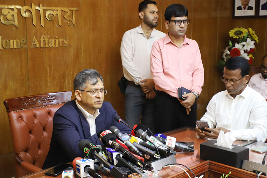 ঢাকায় আসছে এআইভিত্তিক ট্রাফিক ব্যবস্থা: স্বরাষ্ট্রমন্ত্রী