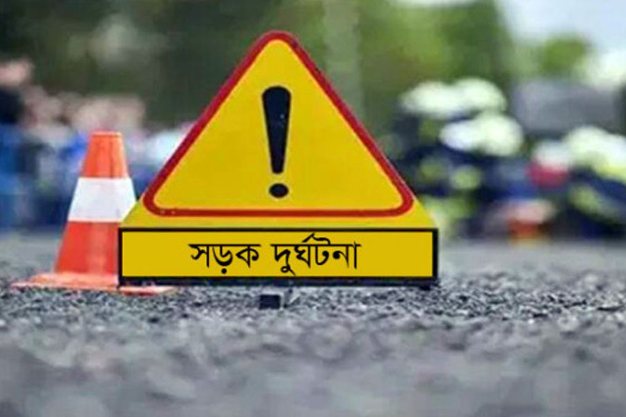 বাসচাপায় প্রাণ গেল বাবা-ছেলের